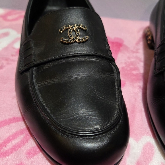 Chanel Women's Black Leather Loafer With CC Gold Accent, Size 38 - Picture 4 of 10